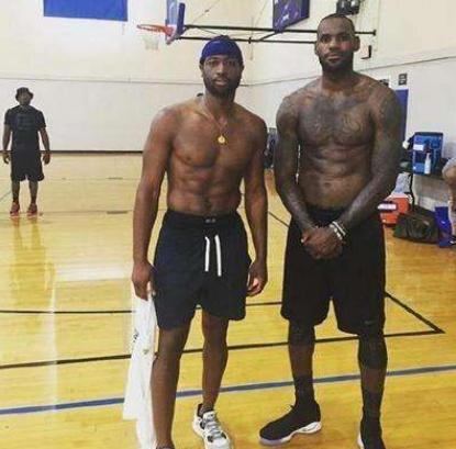 样成为焦点 样成为焦点